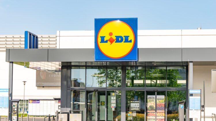Lidl cambia tu balcón este verano: esta tumbona es ideal para espacios pequeños y cuesta menos de 50 euros 1 Lidl cambia tu balcón este verano: esta tumbona es ideal