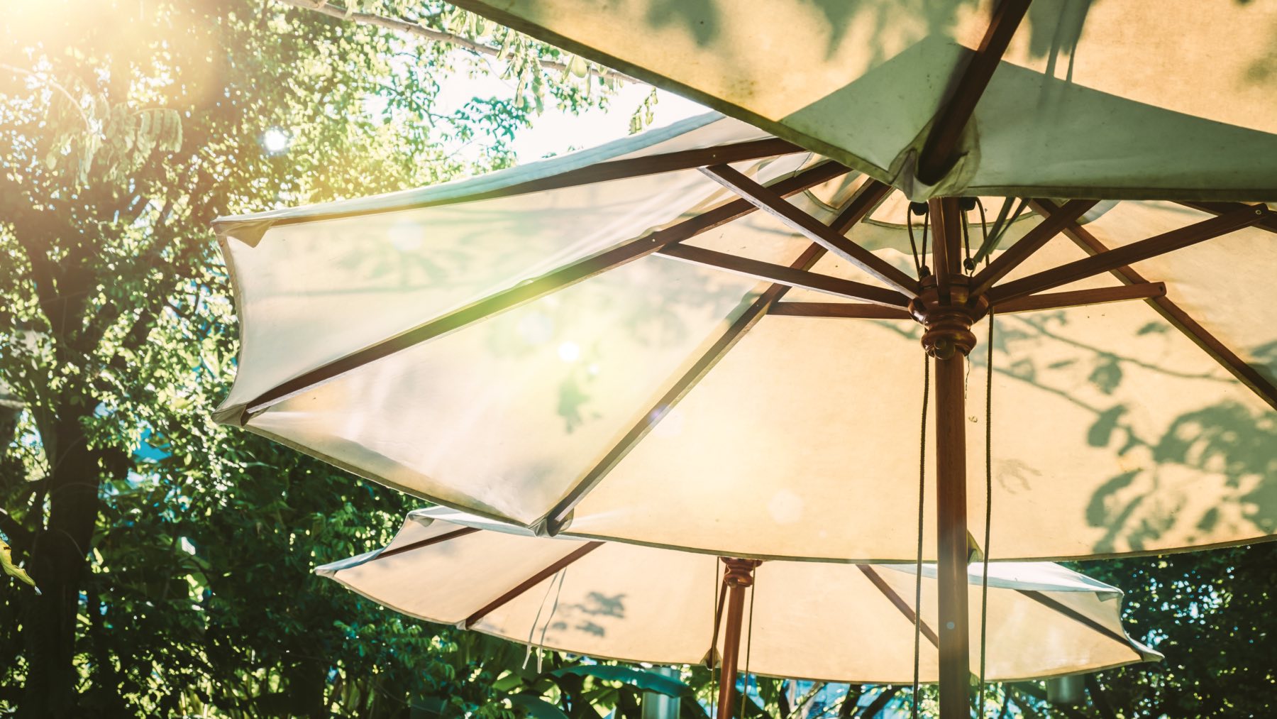 Confirmado: Lidl sorprende con la sombrilla más deseada del verano… ¡funciona de día y de noche! 1 Lidl sorprende con la sombrilla más deseada del verano