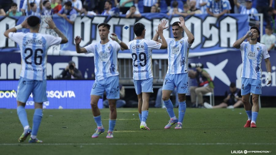 Málaga CF 2024/25: así le fue al futuro rival del Pucela 4 Chupe celebra con Izan Merino su gol en el Málaga - Castellón
