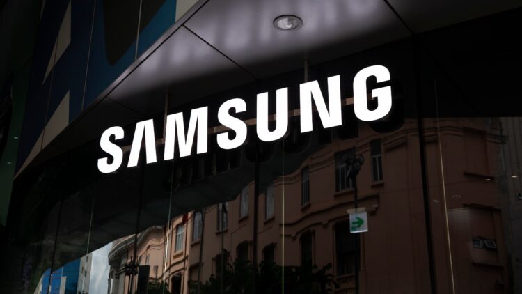 Golpe definitivo de Samsung: así es su teléfono móvil que cambiará para siempre el diseño de los smartphones 1 Golpe definitivo de Samsung: así es su teléfono móvil