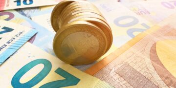 Confirmado: este país empezará a utilizar el euro en 2026