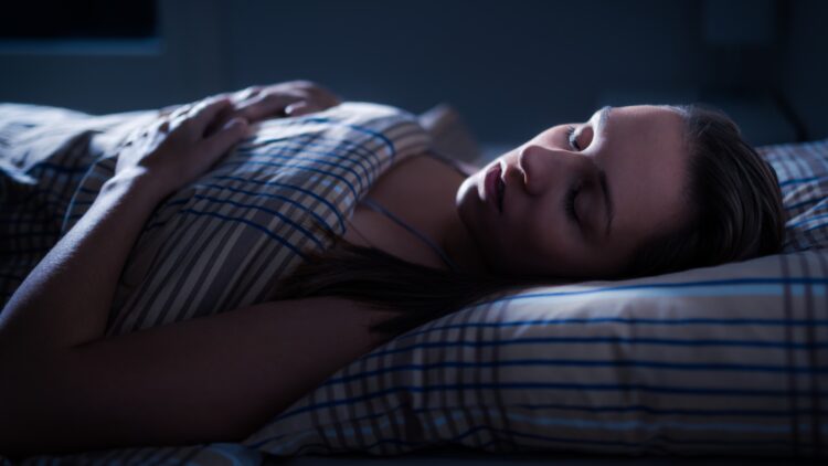 Confirmado por la ciencia: este es el verdadero significado de soñar que te caes (y no es lo que imaginabas) 1 Este es el verdadero significado de soñar que te caes