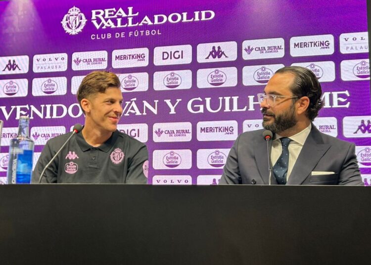 Víctor Orta, junto a Iván Alejo