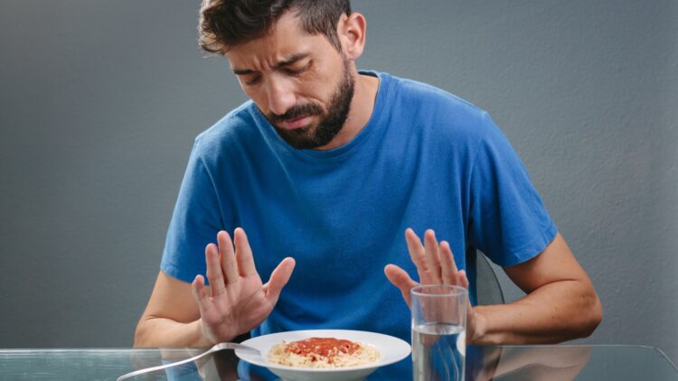 Ni sándwich ni ensalada: un nutricionista desvela los efectos que tiene no cenar todos los días 1 Los efectos que tiene no cenar todos los días