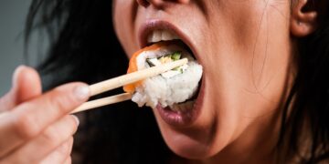 La razón por la que te apetece comer más cuando estás aburrido