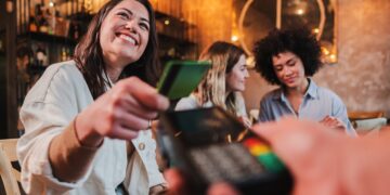 "No se divide la cuenta": cada vez más bares y restaurantes