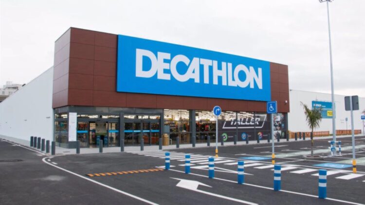 Decathlon lo vuelve a hacer: este carrito-mochila te permitirá ir ligero a la playa y triunfa entre los veraneantes 1 Decathlon lo vuelve a hacer: este carrito-mochila