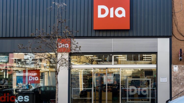 DIA vende la tentación del verano: este helado sabe a lujo, cuesta menos de 3 euros y está arrasando en los supermercados 1 DIA vende la tentación del verano: este helado sabe a lujo