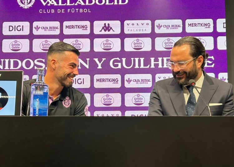 Guilherme Fernandes o empezar la casa por los cimientos 3 Víctor Orta, junto a Guilherme Fernandes