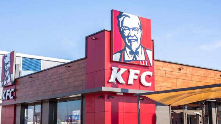 Ni vainilla ni chocolate: el último postre de KFC sabe a pasta de dientes infantil y está arrasando este verano 1 El último postre de KFC sabe a pasta de dientes infantil