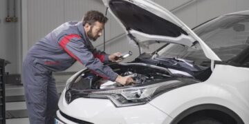 Esto es lo que ahorra en mantenimiento un coche eléctrico