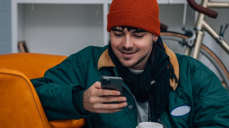 Un doctor lo confirma: qué es el FOMO y cómo afecta a la mente de cada vez más jóvenes españoles 1 Qué es el FOMO y cómo afecta a la mente de cada vez más jóvenes