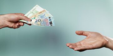 Si pagas en metálico en verano podrías estar cometiendo fraude