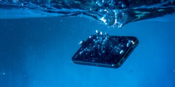 Confirmado: si tu móvil se moja este verano