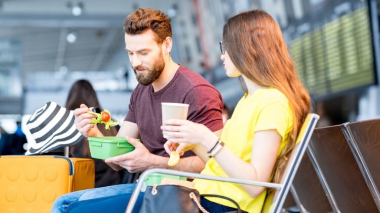 Es oficial: entrar en este país con un sándwich o un bocata