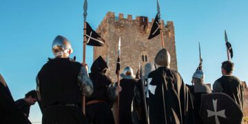 Este pueblo medieval de Valladolid se convierte en un mar violeta