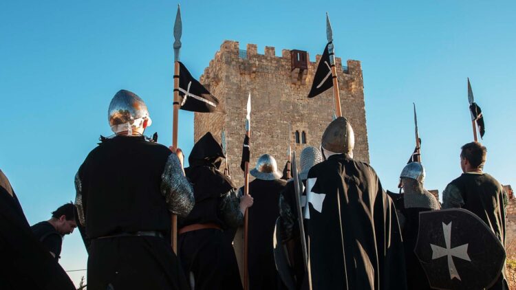 Ni la Provenza ni Brihuega: este pueblo medieval de Valladolid se convierte en un mar violeta cada verano 1 Este pueblo medieval de Valladolid se convierte en un mar violeta