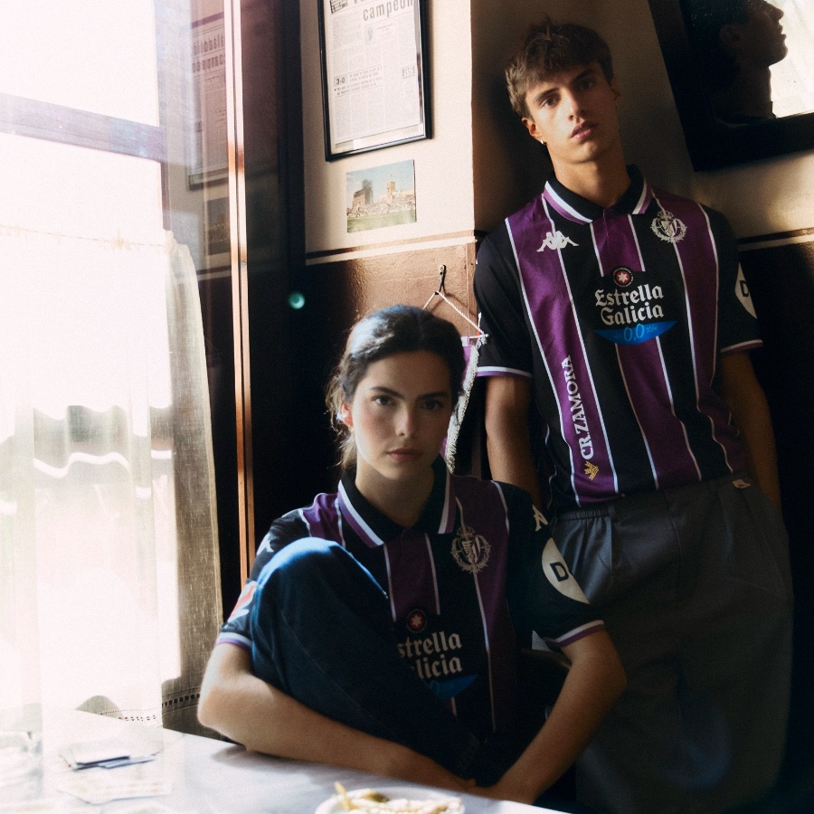 El Pucela enamora con su nueva camiseta con aires retro 2 Segunda equipación