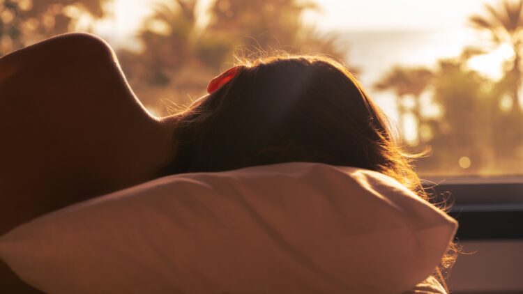 Un psiquiatra lo confirma: este es el mejor truco para volver a dormirte si te despiertas en medio de una noche de verano 1 Este es el mejor truco para volver a dormirte si te despiertas