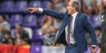 Guillermo Almada da instrucciones contra el Ceuta