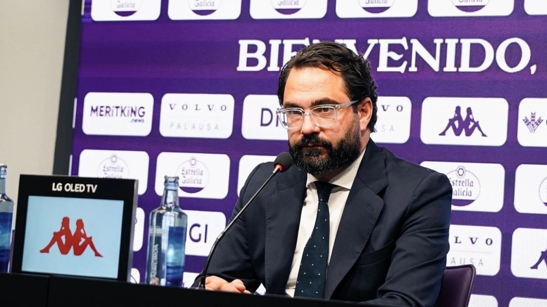 Víctor Orta en rueda de prensa