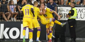 El Real Valladolid celebra el gol de Latasa en Castalia