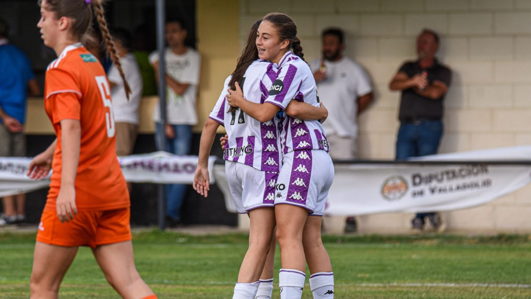 El Real Valladolid se lleva el Trofeo Diputación femenino 2 El Real Valladolid Femenino celebra un tanto en la final del Trofeo Diputación