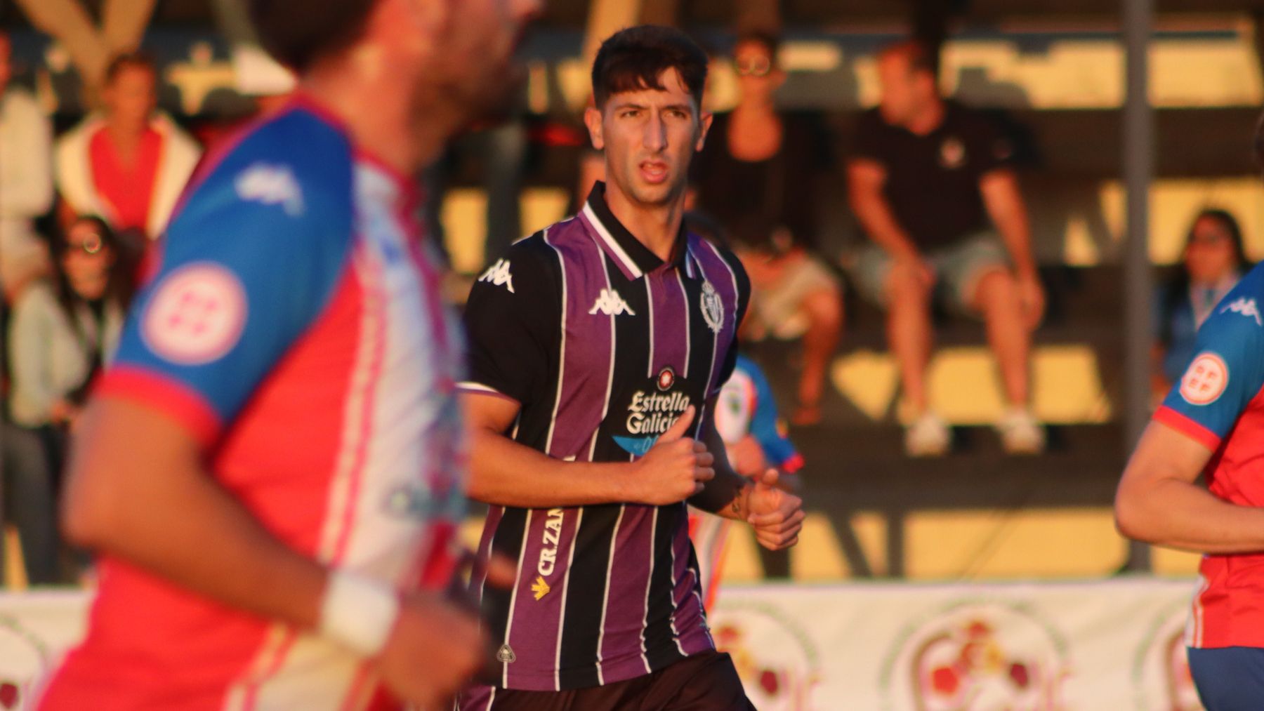 Javi Baraja, ante el reto de madurar rápido a su Promesas 2 Iker Ivorra