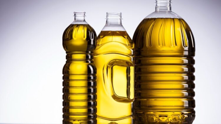 No lo tires: el tapón de plástico del aceite tiene una función secreta que casi nadie conoce 1 El tapón de plástico del aceite tiene una función secreta