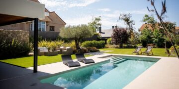 Así está aprovechando una mujer la piscina de su casa para forrarse