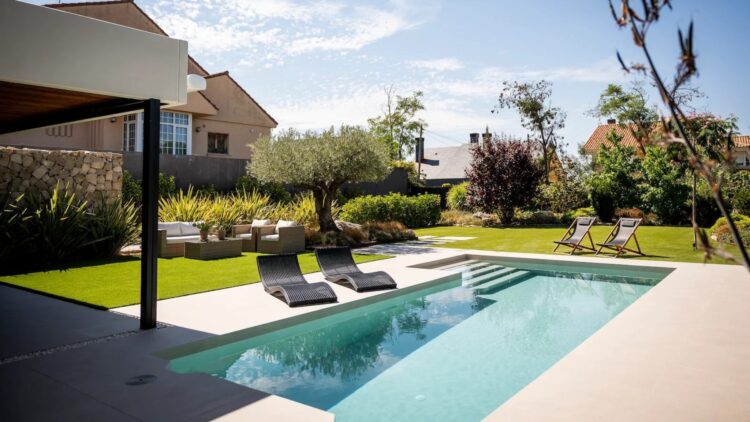 Así está aprovechando una mujer la piscina de su casa para forrarse
