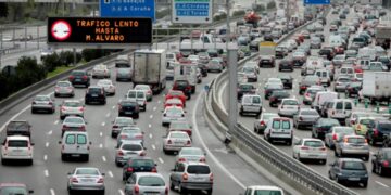 Adiós a los atascos: viaja este verano evitando retenciones en carretera gracias a estas aplicaciones móviles