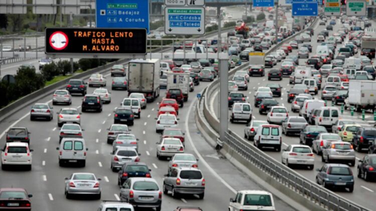 Viaja este verano evitando retenciones en carretera gracias a estas aplicaciones móviles y di adiós a los atascos 1 Adiós a los atascos: viaja este verano evitando retenciones en carretera gracias a estas aplicaciones móviles