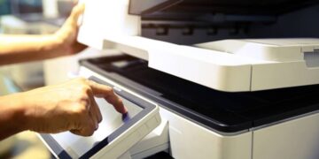 No, los hoteles no pueden escanear tu DNI para tu ‘check-in’: esta es la razón de la prohibición y la multa que les puede caer