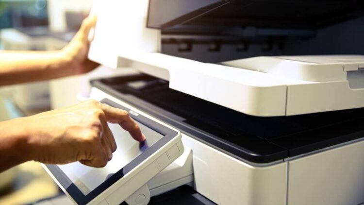 No, los hoteles no pueden escanear tu DNI para tu 'check-in': esta es la razón de la prohibición y la multa que les puede caer 1 No, los hoteles no pueden escanear tu DNI para tu 'check-in': esta es la razón de la prohibición y la multa que les puede caer