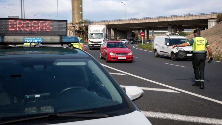 La DGT eleva los controles este verano y estas son las multas que te pueden caer en carretera 1 Es oficial: la DGT eleva los controles este verano y estas son las multas que te pueden caer en carretera