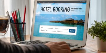 Así inflan hoteles y aerolíneas el precio de tus vacaciones