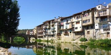 Este es uno de los pueblos medievales más bonitos de España y es ideal para una escapada