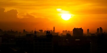 Qué son las noches tropicales y por qué nos cuesta dormir en ellas: los expertos resuelven las dudas