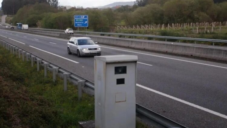 Así son los radares camuflados de la DGT que están arrasando con miles de multas en España 1 Así son los radares camuflados de la DGT que están arrasando con miles de multas en España