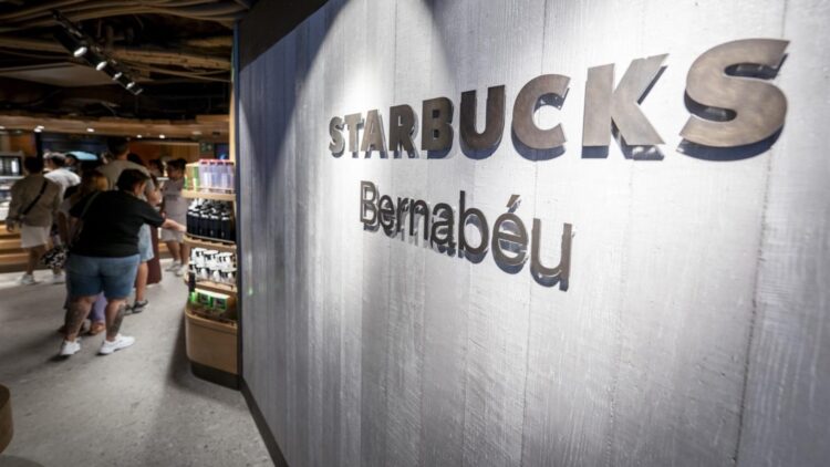 Starbucks lo hace oficial: abre un nuevo establecimiento en el Santiago Bernabéu sumándose a todos estos negocios ya abiertos 1 Starbucks lo hace oficial: abre un nuevo establecimiento