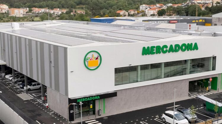 Mercadona lo vuelve a hacer: esta bebida es refrescante y te hidratará en los días de calor por solo 1 euro 1 Mercadona lo vuelve a hacer: esta bebida es refrescante y te hidratará en los días de calor por solo 1 euro