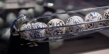 Ni joyas ni coches caros: se hace millonaria con la lotería y sorprende a todo el mundo con lo que hace con el dinero