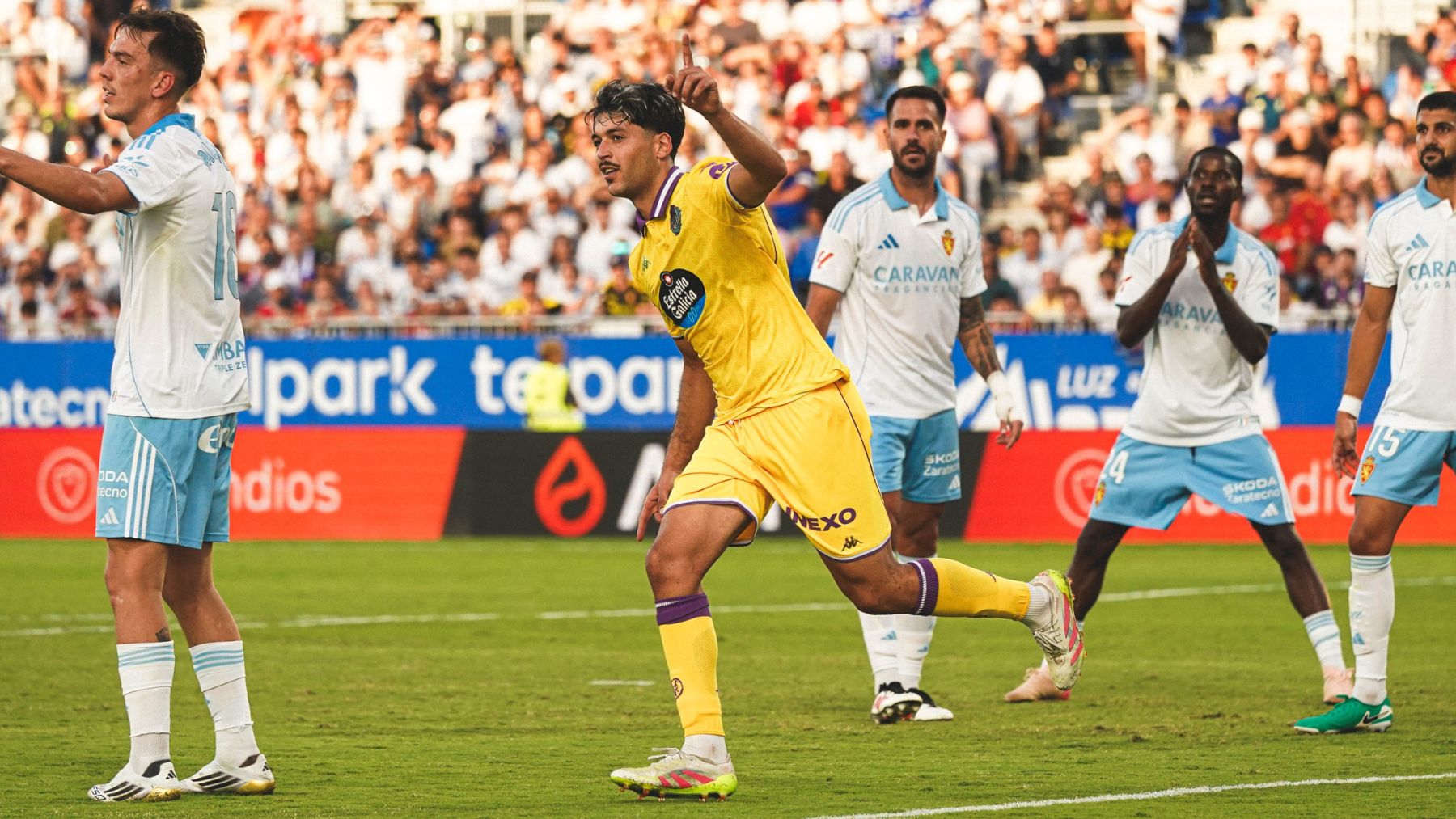 Guillermo Almada: "Tengo la sensación de que merecimos el triunfo" 2 Meseguer celebra su gol ante el Real Zaragoza
