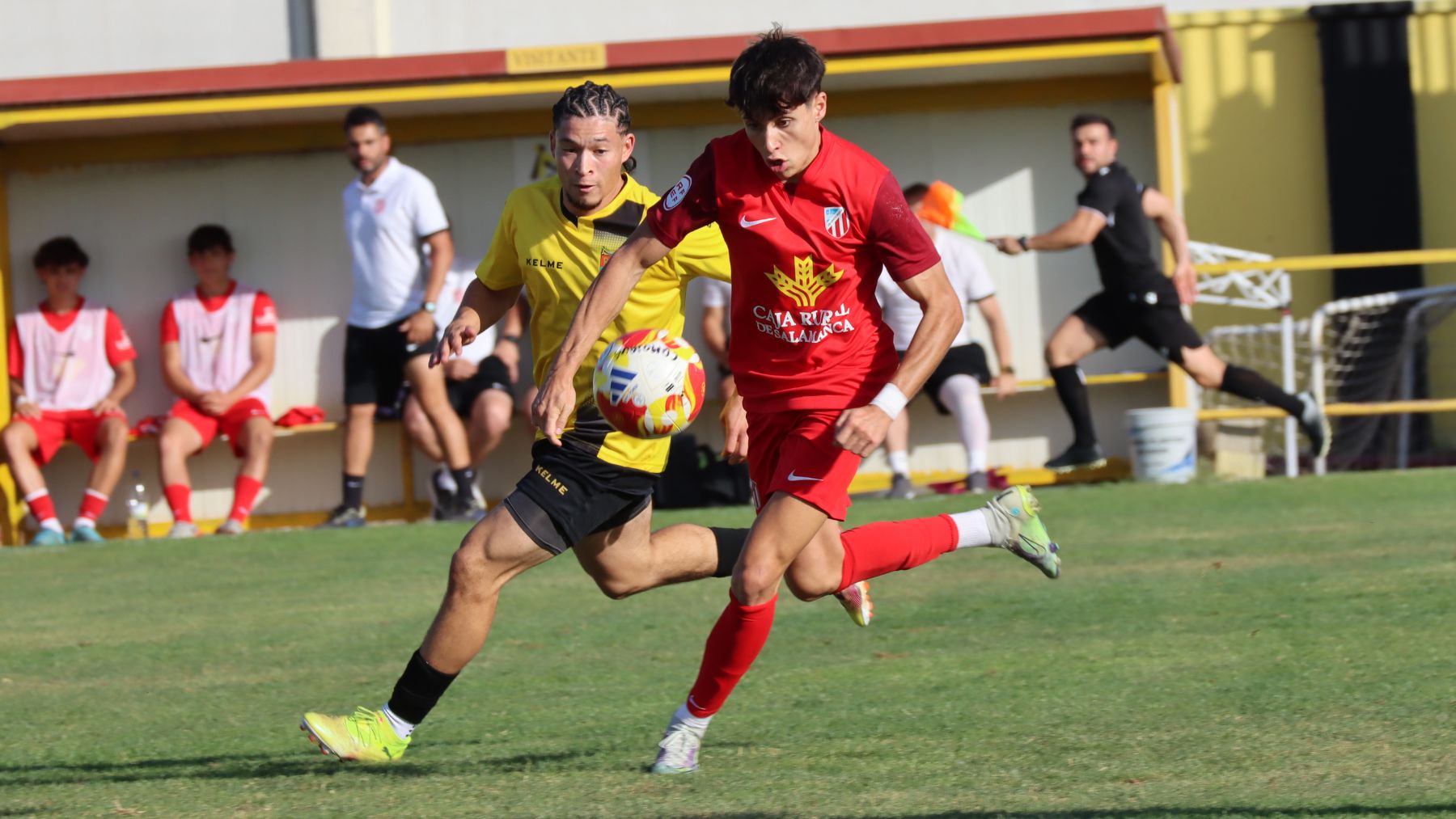 Tercera RFEF | Crónica Jornada 1 2 Un lance del juego en el CD Mojados - UD Santa Marta