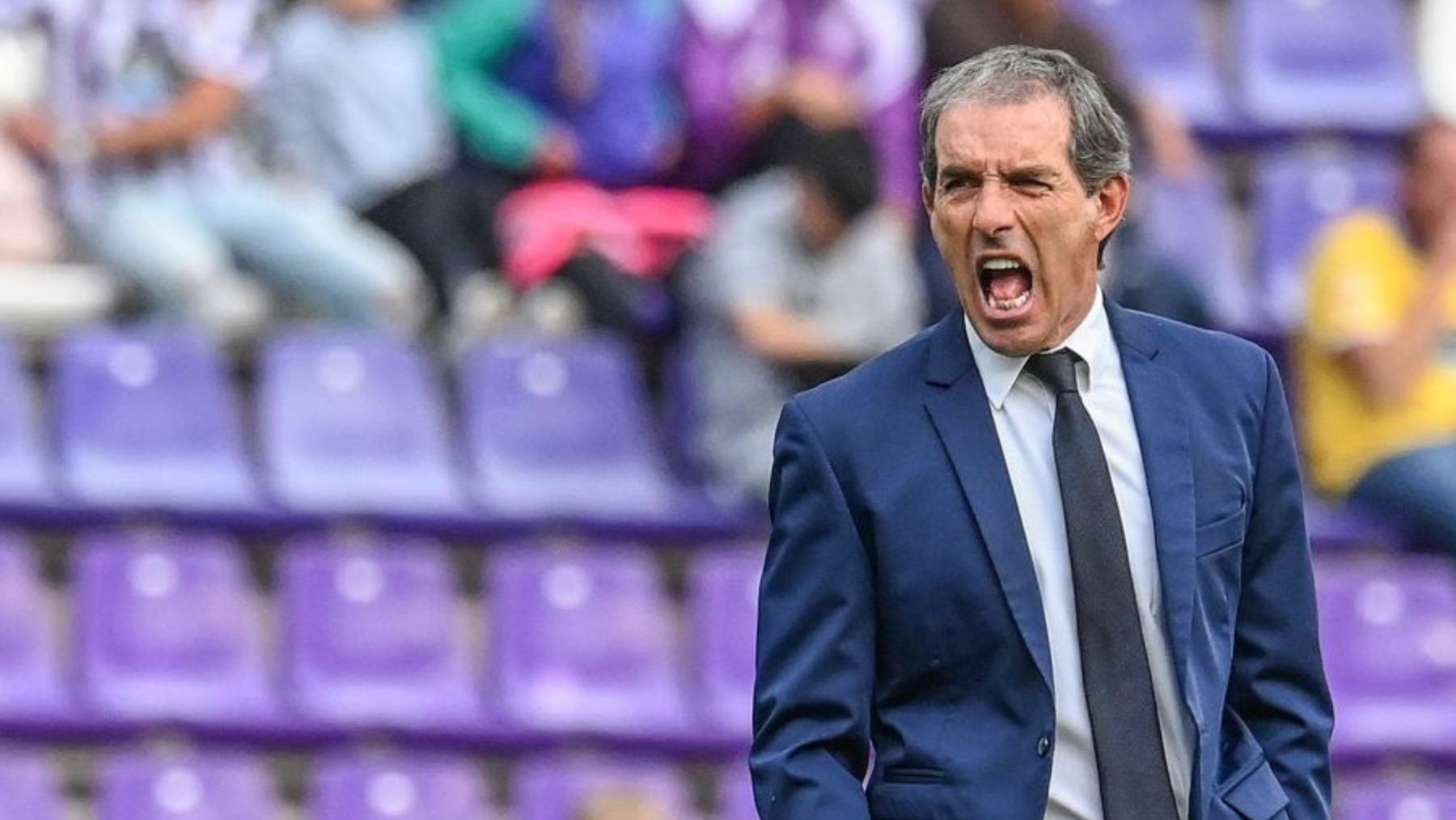 A Guillermo Almada le gustó el equipo 2 Guillermo Almada da instrucciones durante el calentamiento antes de enfrentarse a la Cultural Leonesa