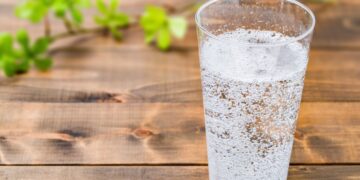 No, beber agua con gas no es (solo) una moda