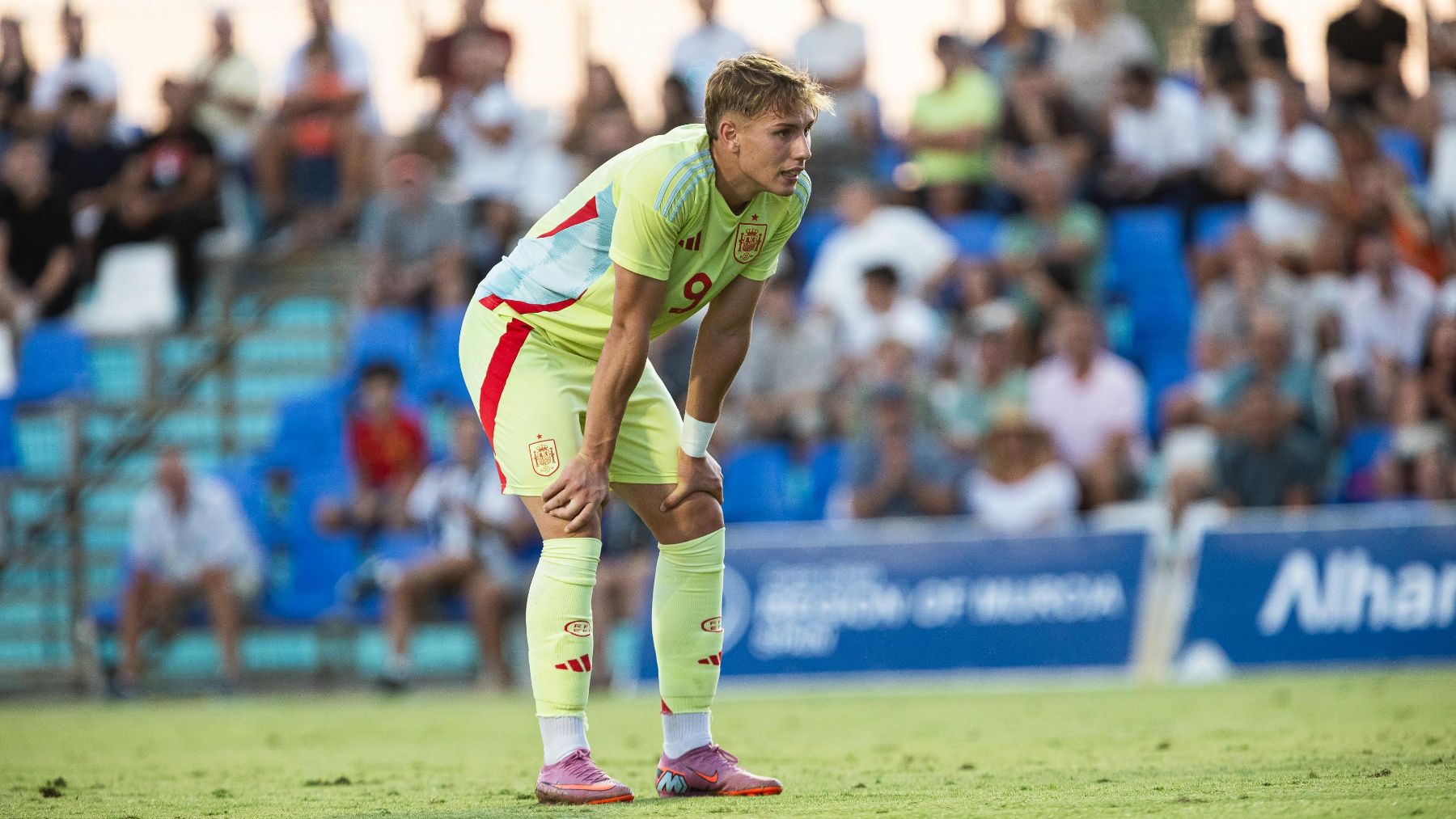 Arnu golea con España 2 Arnu