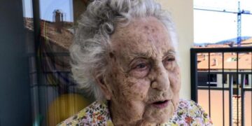 La ciencia lo confirma: este es el secreto que permitió a una abuela
