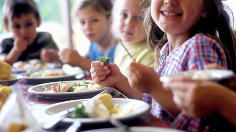 Ni 15 ni 20: estos son los kilos de comida que tiran los comedores escolares cada semana... y el dato es alarmante 1 Los kilos de comida que tiran los comedores escolares cada semana